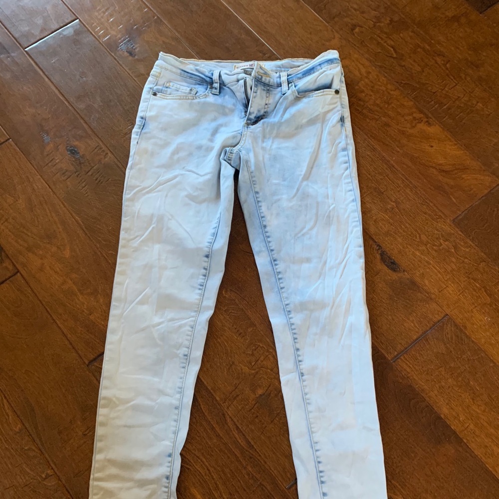 Light wash alter’d state jeans